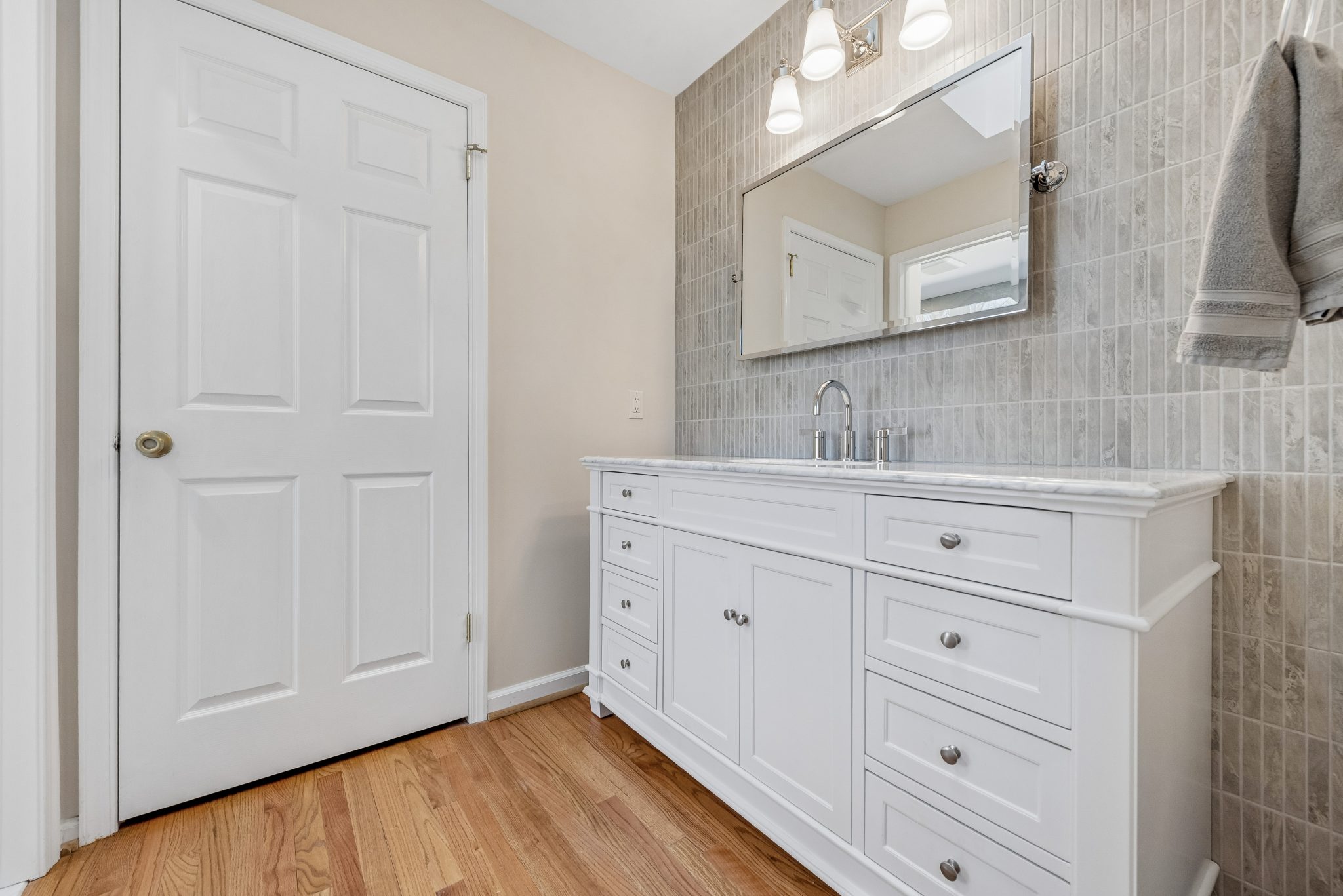 bathroom-charter oak-angle_01